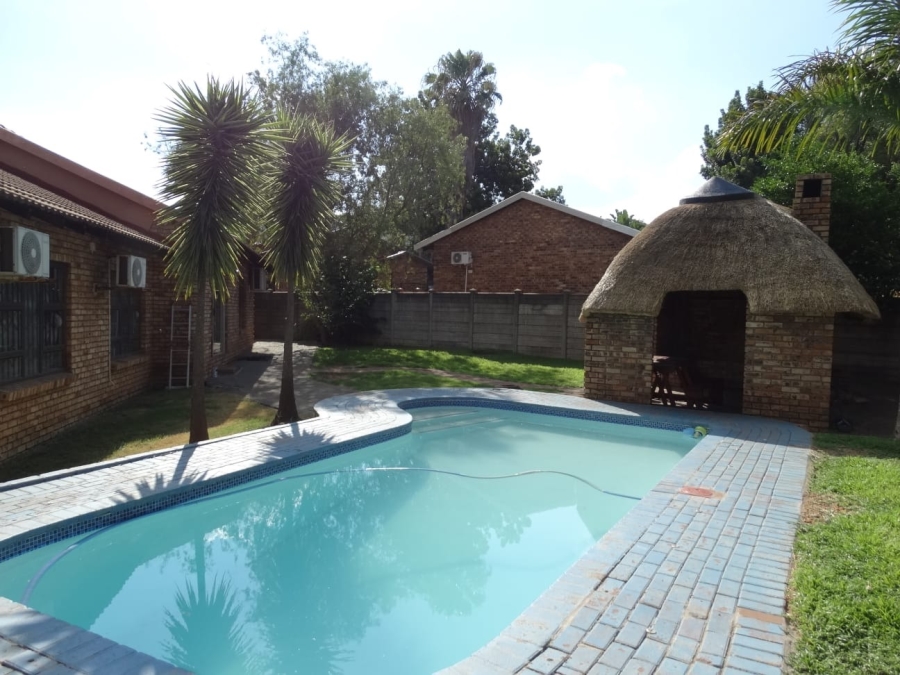 3 Bedroom Property for Sale in Geelhoutpark North West